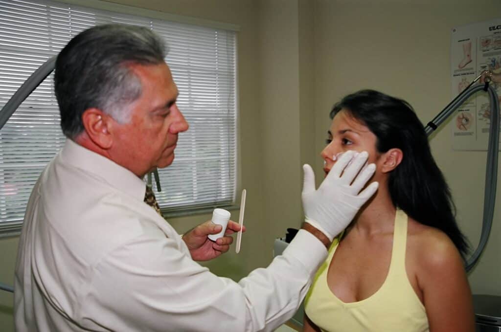 DR RAFAEL DIAZ -YOSEREV WITH PATIENT with numbing cream